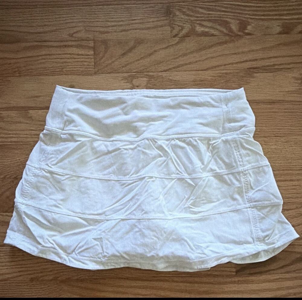 lululemon Women's White Skort size 2 Pull-On Stretch Pockets Tennis